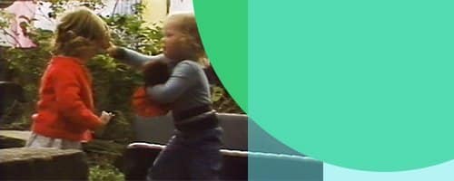 See young children managing to avoid conflict